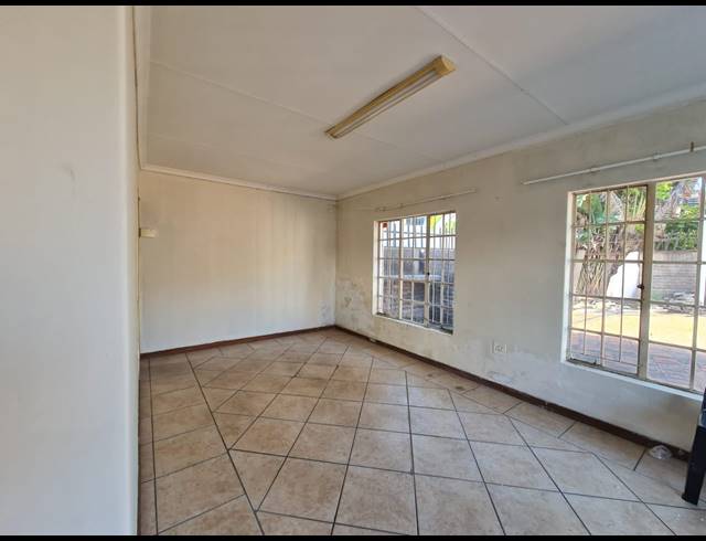 266M² BUILDING FOR SALE IN RUSTENBURG CENTRAL